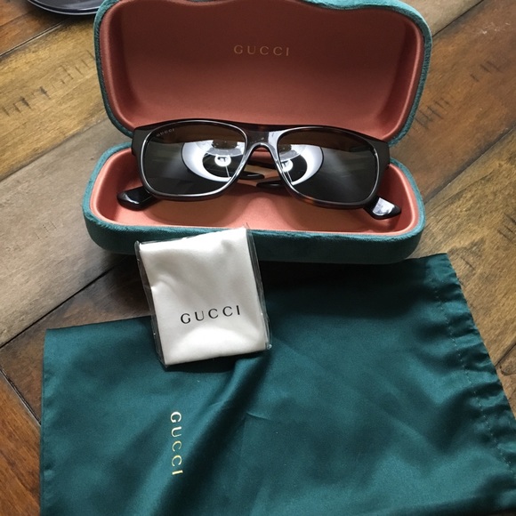 Gucci unisex sunglasses. - Picture 8 of 8